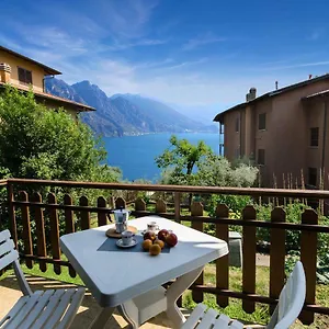 Apartment Discesa A With Terrace And Garden On Iseo Riva di Solto